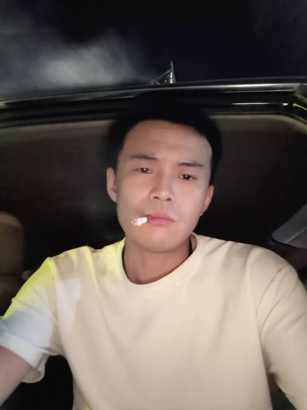 爱睡觉的土拨鼠的第一张照片--上海交友中心