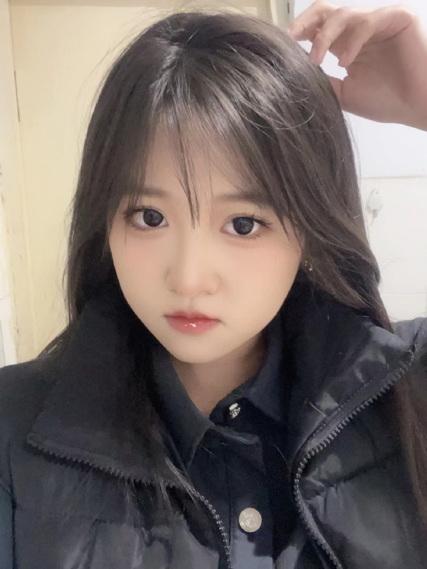 荣荣的第一张照片--上海交友中心